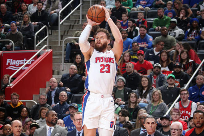 用实力回击！米西疑似走步裁判却判勇士犯规 巴特勒用一断一防回击.